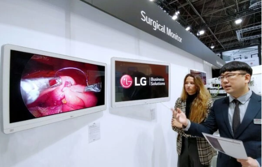 lg 电子推出首款 mini led 手术显示器,具有 2000cd/㎡ 的峰值亮度(图1)