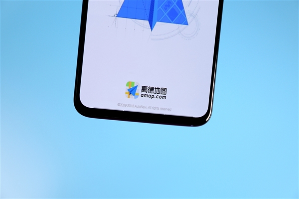 星巴克中国和高德地图联手推出“沿街取”新零售服务,不用下车就能领咖啡(图2) 高德全球首创“沿街取”服务 免下车街边取星巴克咖啡