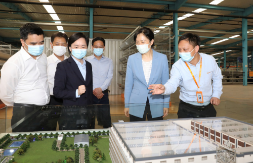 常州市市长盛蕾一行莅临华丽科技调研(图2) 常州市市长盛蕾一行莅临华丽科技调研