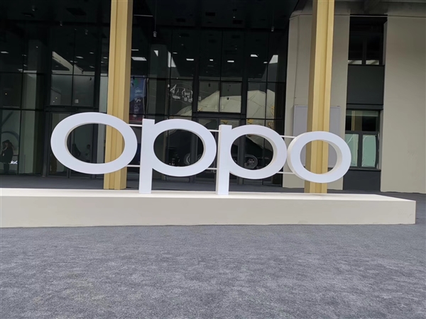 oppo全新折叠屏曝光:120hz小屏竖向内折(图2) oppo全新折叠屏曝光:120hz小屏竖向内折