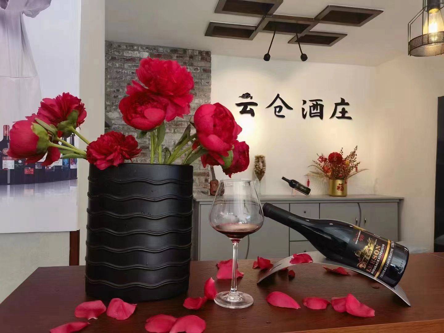 一桌豪华酒席,一款雷盛红酒就够了 (图3)