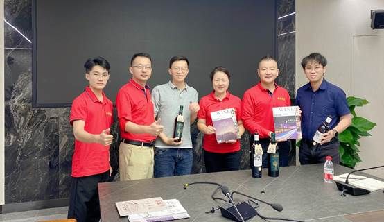 《葡萄酒》杂志访谈云仓酒庄首席品酒师荆芳,葡萄酒传统业务线上化,更要重视经销商培训(图1)