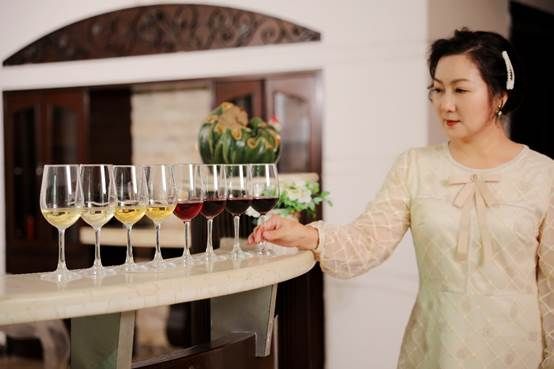 《葡萄酒》杂志访谈云仓酒庄首席品酒师荆芳,葡萄酒传统业务线上化,更要重视经销商培训(图3)