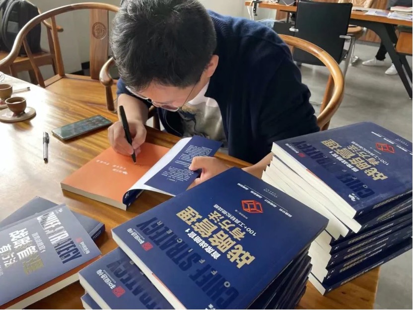徐朝华:漫步徐行 何事惊慌(图3) 图片 1.jpg