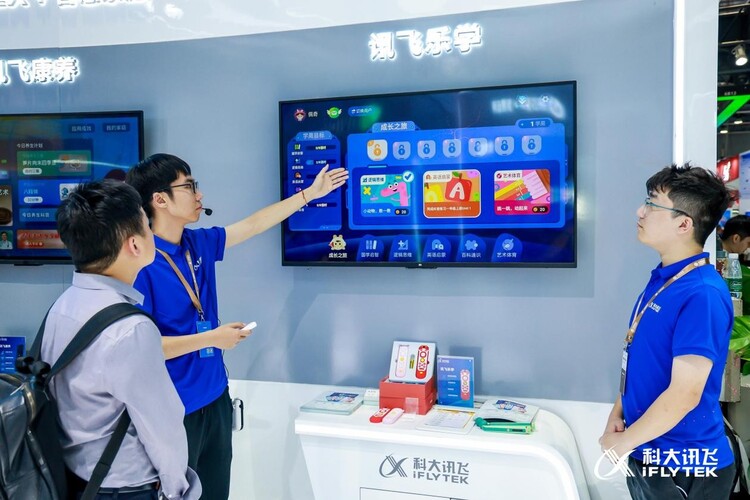 科大讯飞在2023中国移动全球j9官网的合作伙伴大会展现智慧家庭ai创新力