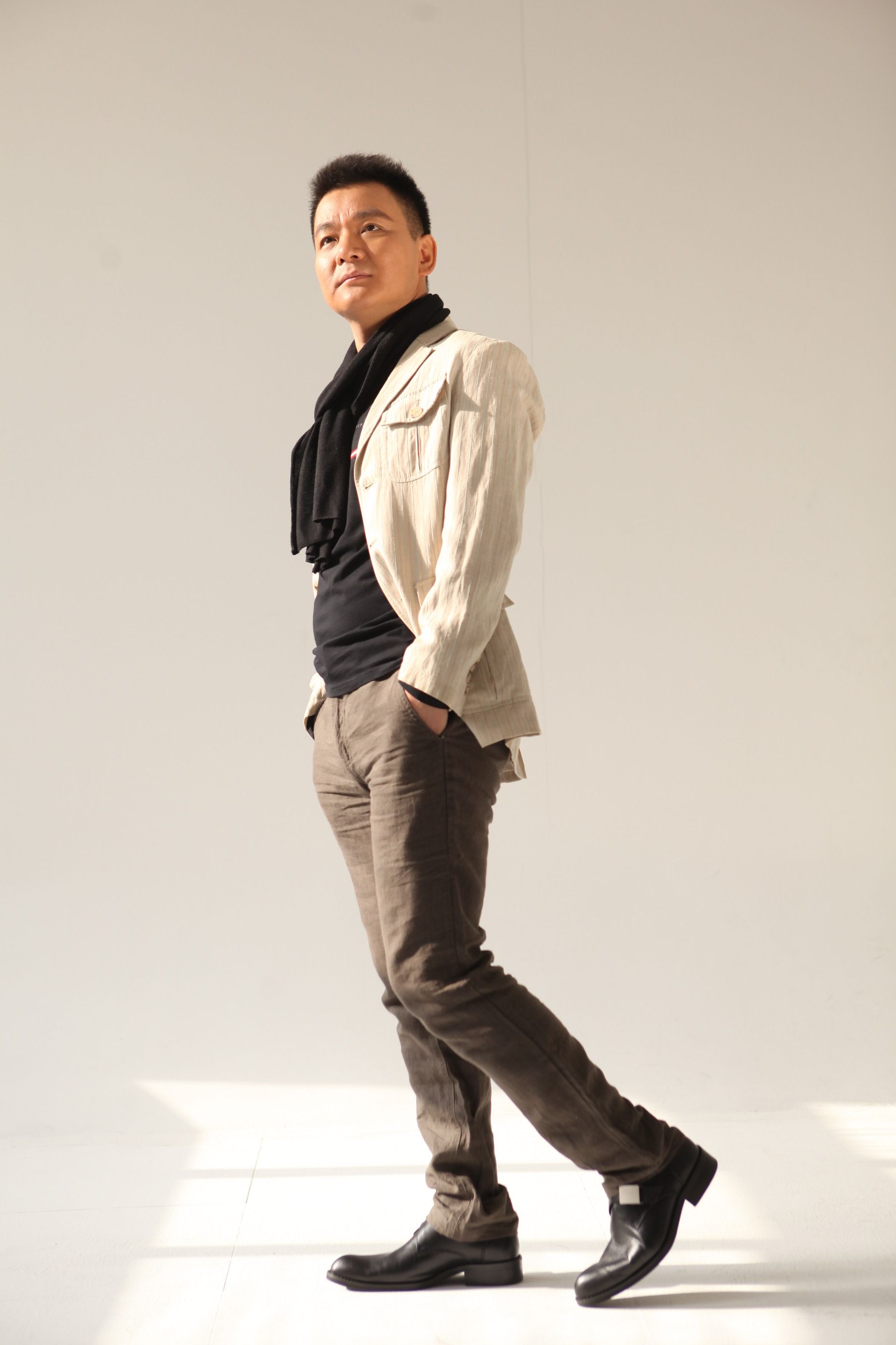 歌手荆涛演唱《兄弟情深》,如同两股清泉,汇聚成一片宁静而深沉的海洋(图3)
