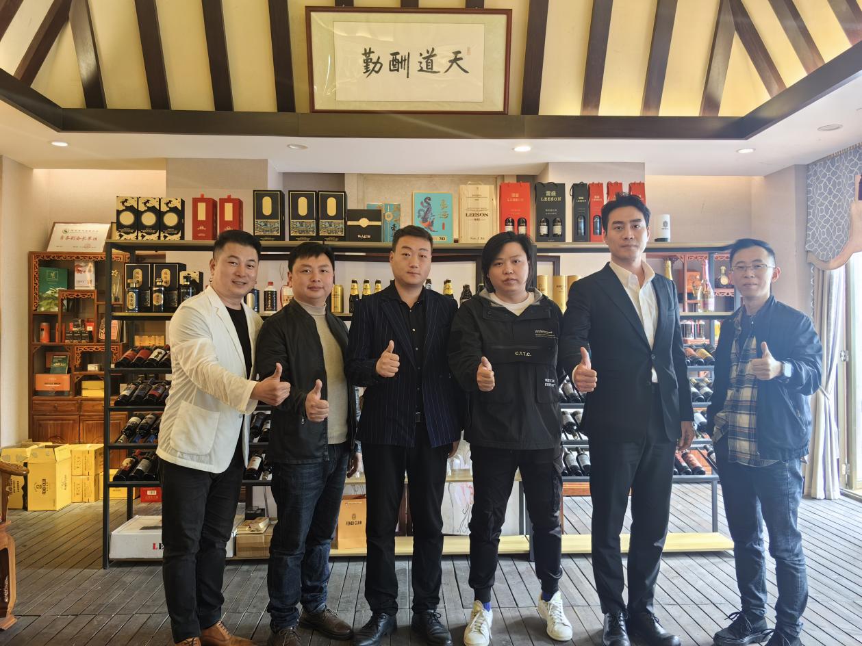 fendi club×野摊小串,重庆新锐青年烧烤联名第一店(图2)