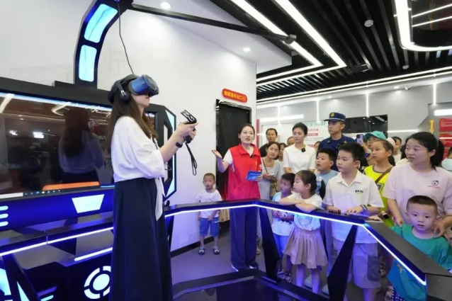 能源金贸区大队开展“科技赋能消防 暑期安全同行”先进科技成果示范观摩活动 