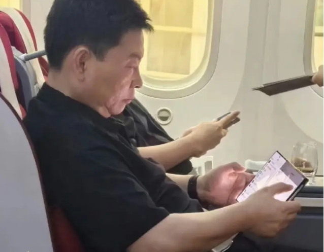 余承东再度曝光华为三折叠屏新机，机身厚度较轻薄 